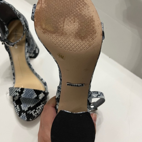 Gianni Bini Linyanne Snake Block Heel Sandal size 9 blue black - Picture 7 of 9
